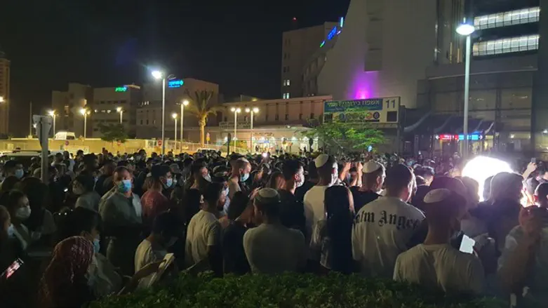 prayers outside hospital for Barel Shmueli