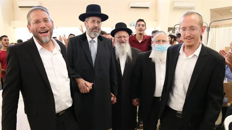 הרבנים עם הרב יהושע ון דייק