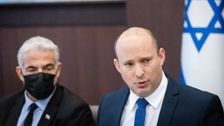 Naftali Bennett and Yair Lapid at cabinet meeting