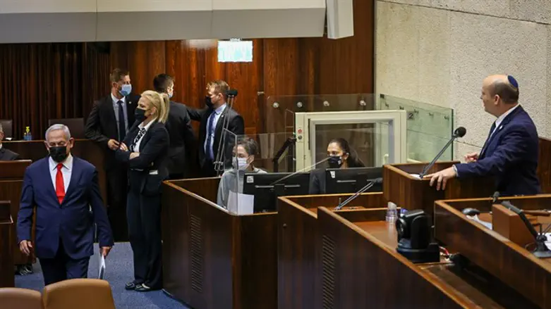 Bennett and Netanyahu in the Knesset