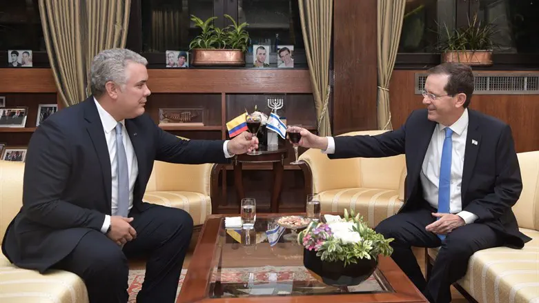 הנשיא יצחק הרצוג עם נשיא קולומביה