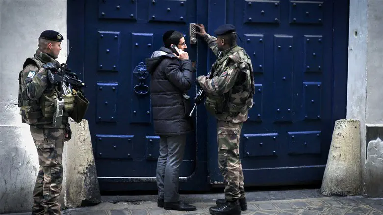 French soldiers guard the entrance to a Paris synagogue