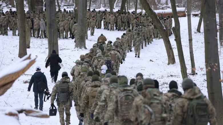 Ukrainian troops seen during exercises in Kyiv
