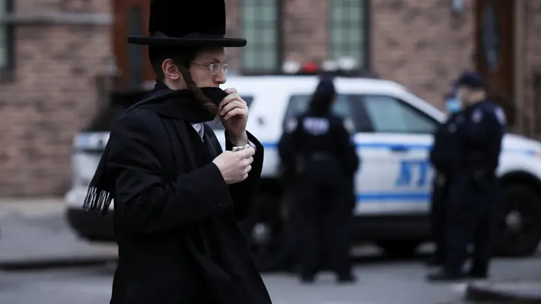 Brooklyn hassidim with NYPD in background