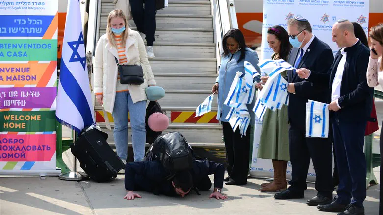 Inmigrantes de Ucrania aterrizan en Israel