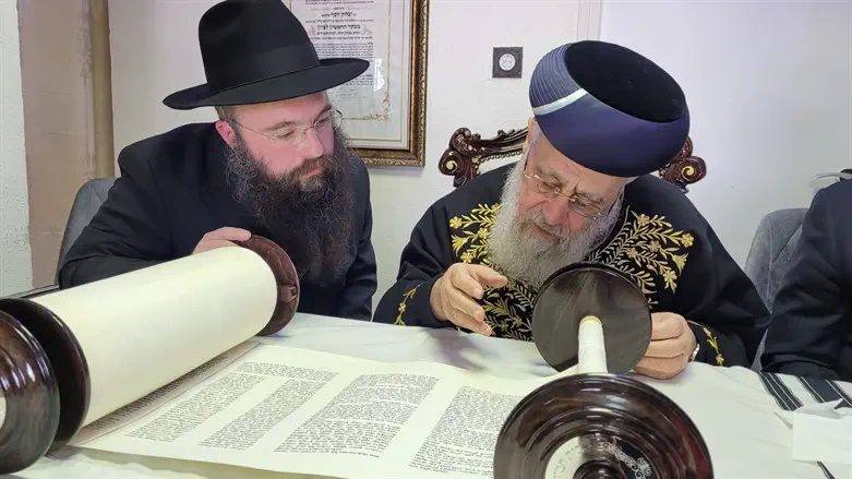 הרב יצחק יוסף והרב ישראל גולדברג