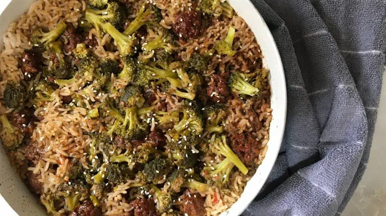 One-Pot Asian Meatballs with Rice and Broccoli