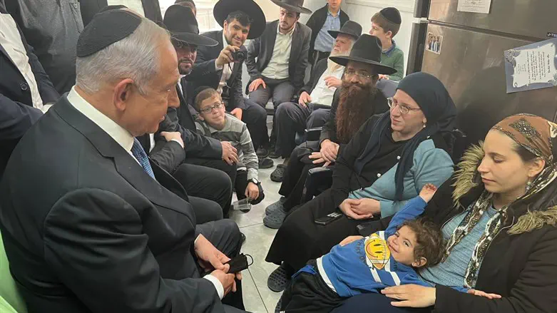 Netanyahu visits families of terror victims