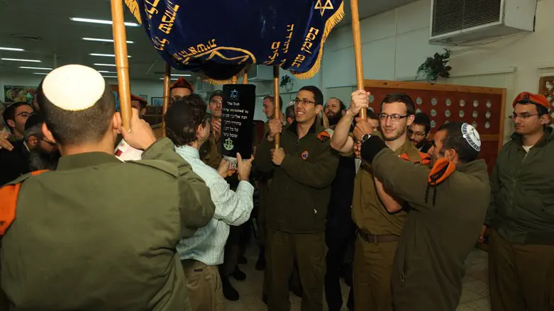 IDF receives new Sefer Torah 