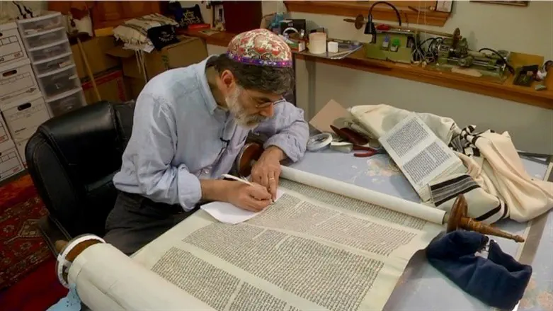 COMMANDMENT 613 Rabbi Kevin Hale, Torah Scribe