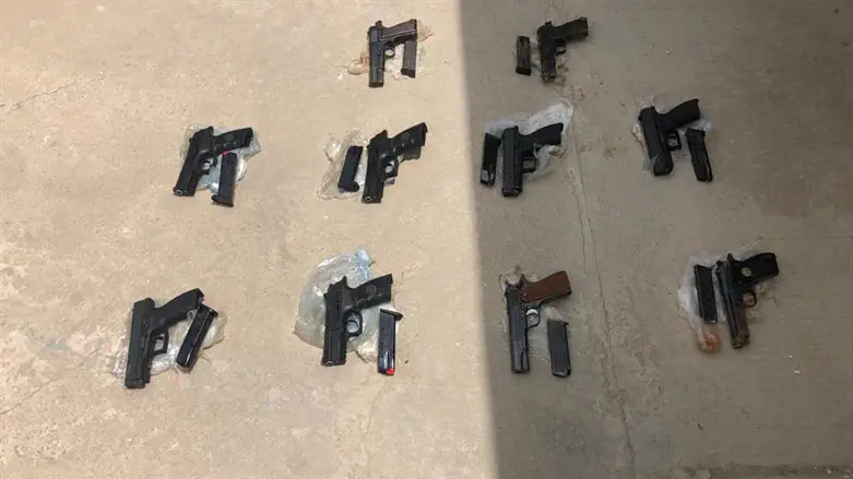 The pistols confiscated in the Jordan Valley