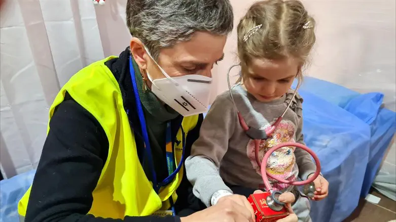 Dr. Rivka Brooks showing a young Ukrainian refugee how a stethoscope works. 