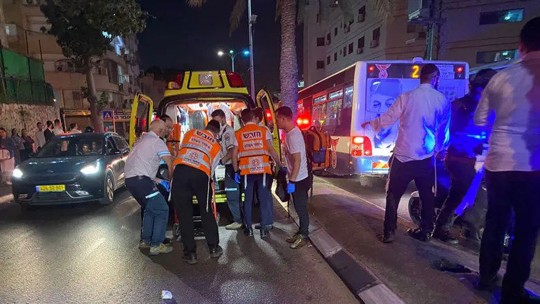United Hatzalah volunteers help a patient into an ambulance in Gush Dan (Illustrative)