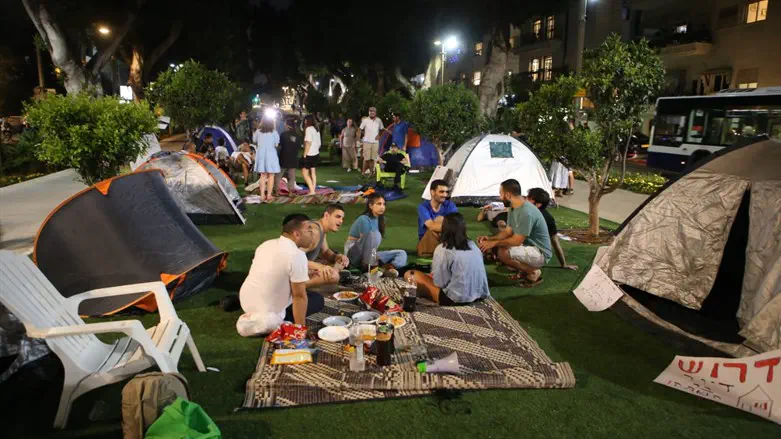Tent protest on Rothschild Boulevard in Tel Aviv