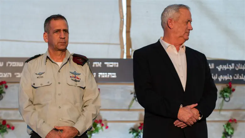 Gantz and IDF Chief Aviv Kochavi at memorial ceremony for South Lebanon Army