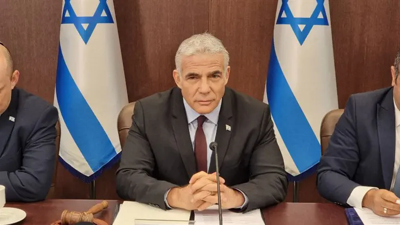 Lapid at Sunday's cabinet meeting