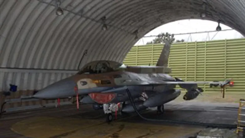 מטוס F-16 בבסיס רמת דוד. ארכיון