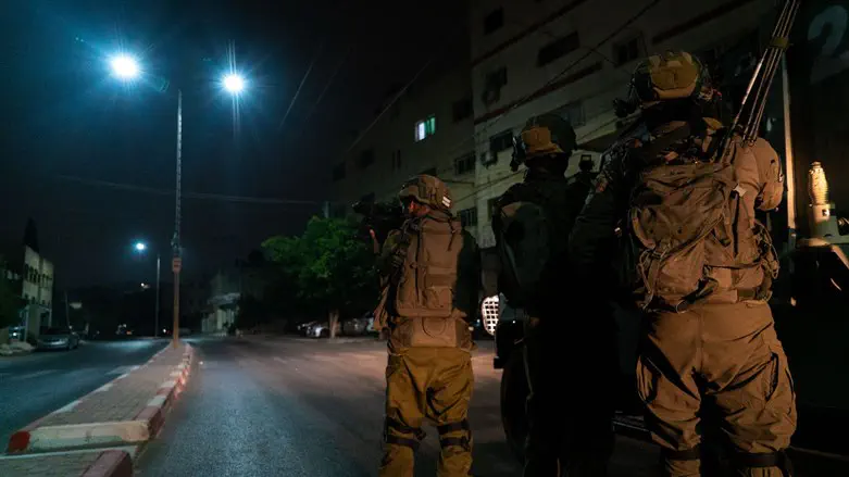 Nighttime IDF counterterrorism operation