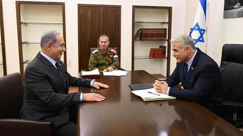 Lapid and Netanyahu meet during Gaza operation