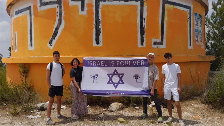 ISRAEL IS FOREVER visit Homesh