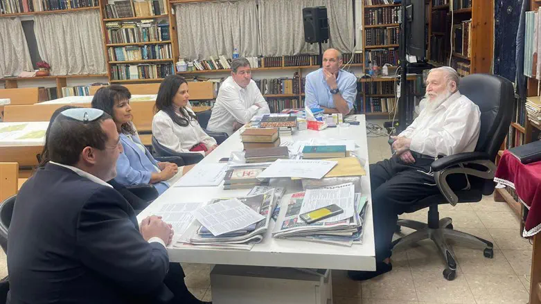 Jewish Home members meet Rabbi Chaim Druckman