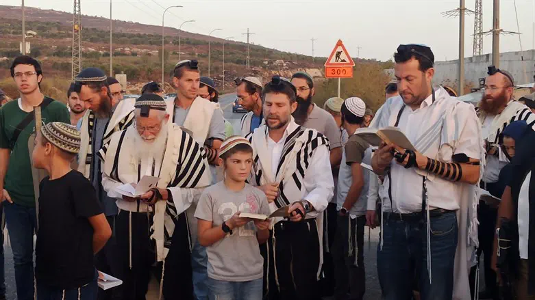 Selichot prayers at entrance to Huwara Yom Kippur eve