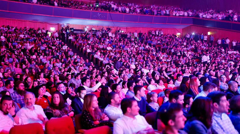 Thousands attend Yeshiva University concert