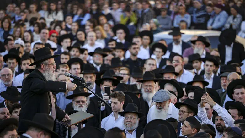Rabbi David Yosef eulogizes Aryeh Schupak
