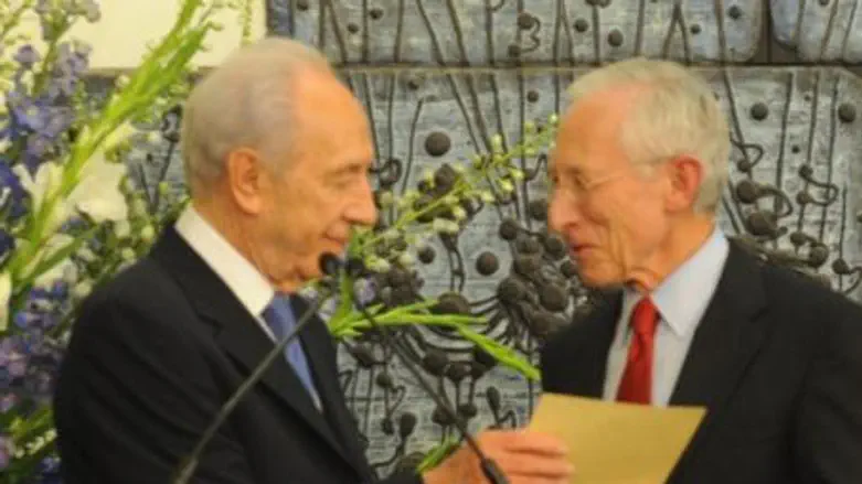 Peres with Fischer at second term ceremony