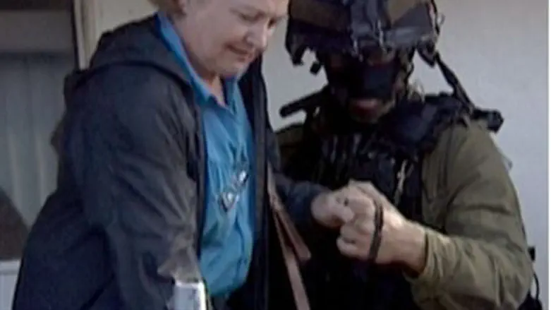Soldier helps activist off Rachel Corrie ship