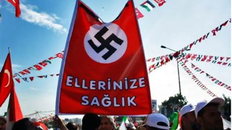 Nazi flag hoisted by Turkish flotilla support