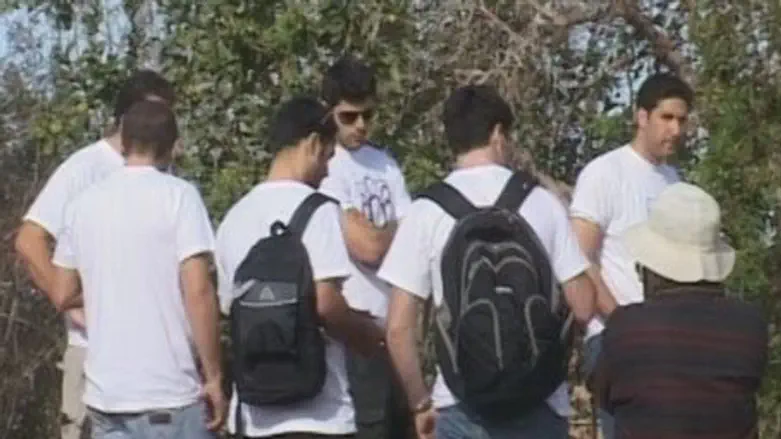 Volunteers in Beit Oren