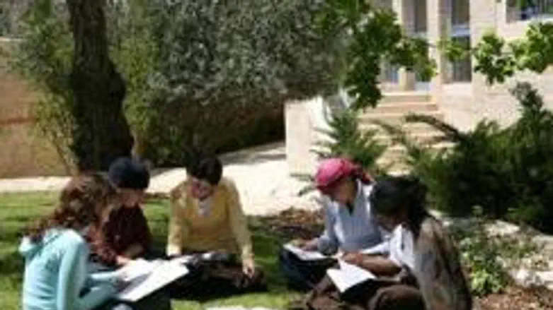 Studying in Nishmat