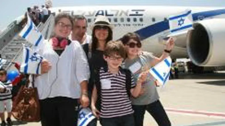 French olim arrive in Israel Tuesday