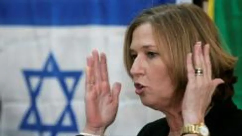 Livni addressing scouts in Jerusalem
