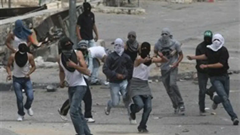 Arabs riot 