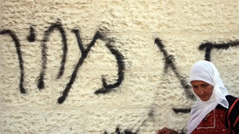 'Price tag' in Hebrew on wall of mosque