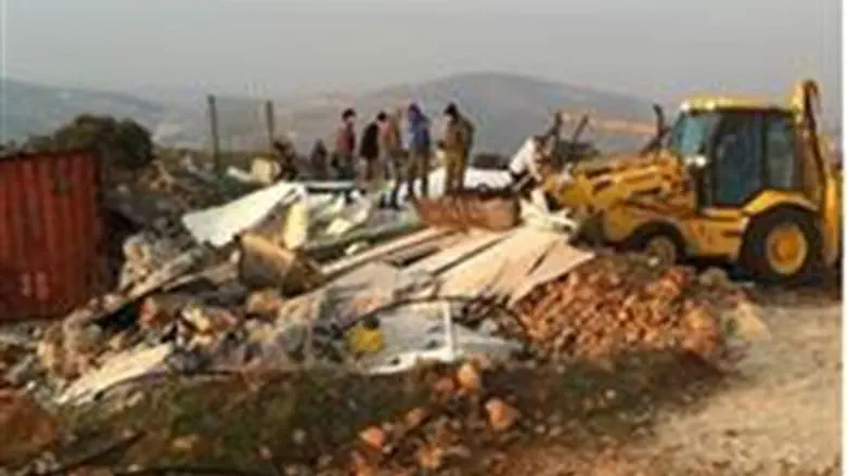 Buildings demolished at Yitzhar