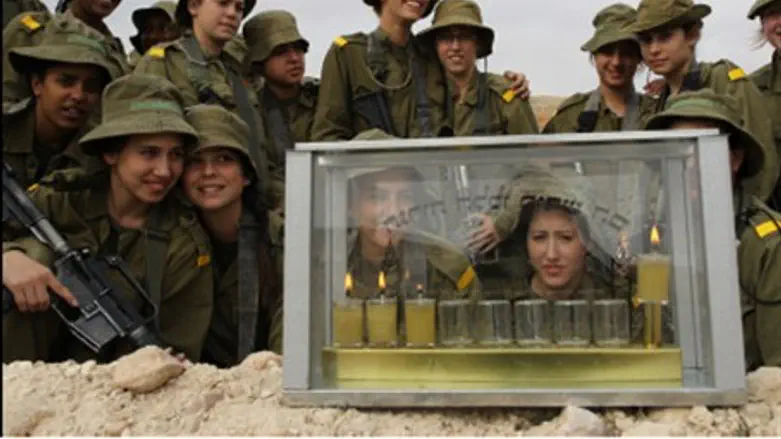 Female soldiers mark Hanukkah