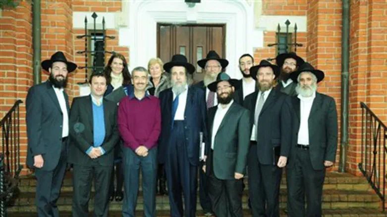 Ambassadors tour Kfar Chabad