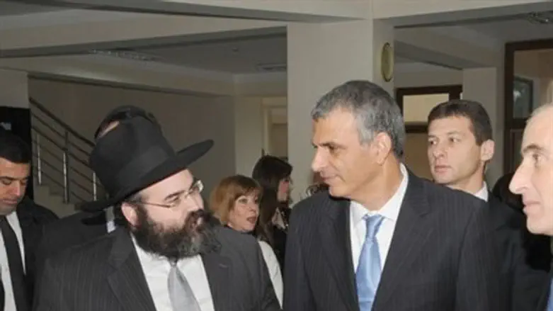 Azerbaijan Rabbi Shneor Segal with Israeli mi