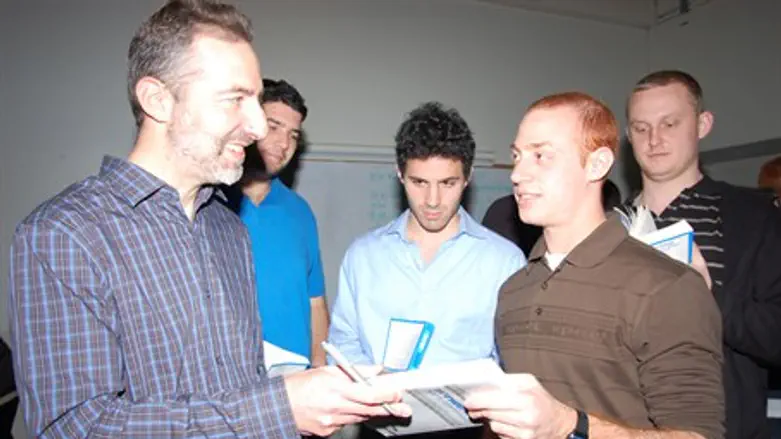 Saul Singer signs copies of Start-Up Nation