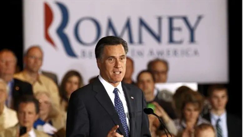Romney campaigns in Illinois