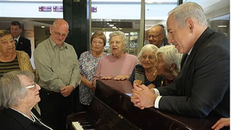 PM Netanyahu meets Holocaust survivors