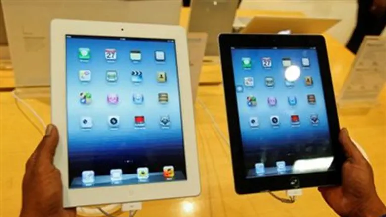 A man inspects the Apple New iPad 