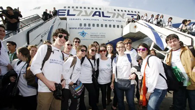 Birthright group arrives in Israel