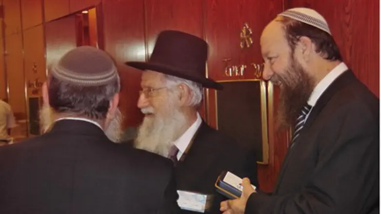 Center: Rabbi Z.Melamed, Beit El