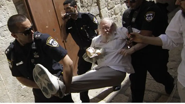 Jew arrested on Temple Mount (illustrative)