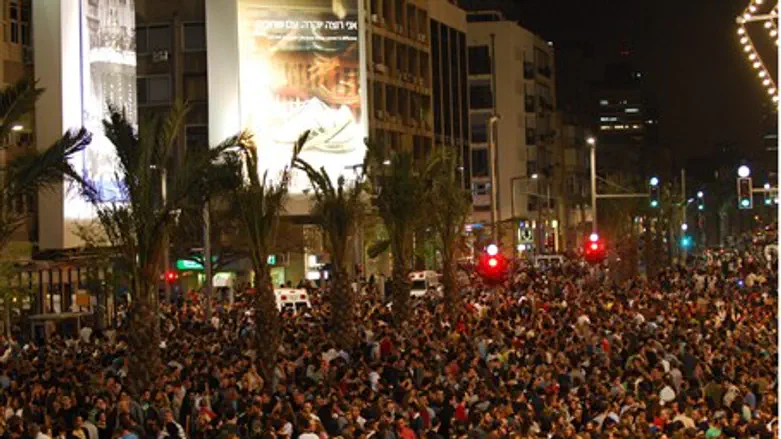 Tel Aviv protesters Saturday night