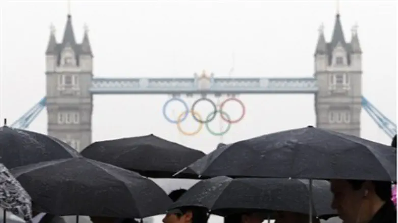 Olympic symbol on London Bridge